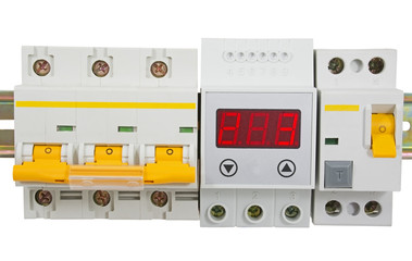 Automatic circuit breaker