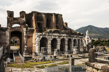 Fototapeta na wymiar Rzymski amfiteatr