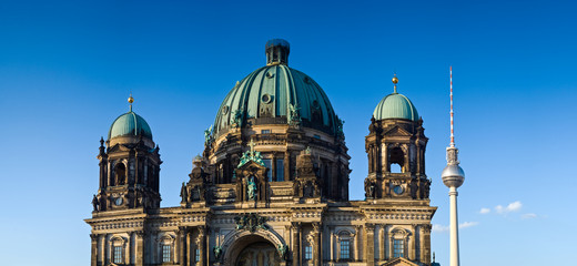Berliner Dom & Fernsehturm television tower © travelwitness
