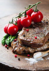Grilled steak and asparagus