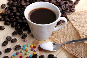 Tazzina di caffè e perle di zucchero