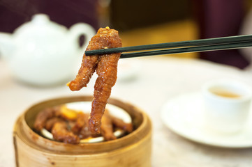 Obraz premium Steamed chicken feet at Hong Kong dim sum restaurant