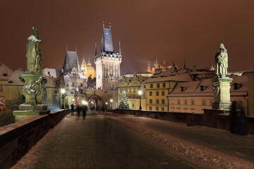Obraz premium Night snowy Prague Castle with Sculptures from Charles Bridge