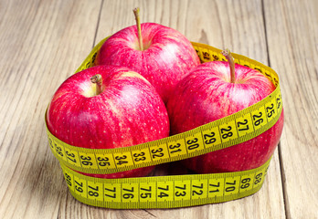 Apples and measuring tape