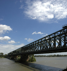 Fototapeta na wymiar żelaznego mostu
