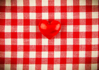 Obraz premium Textile texture in red and white cell with one red heart