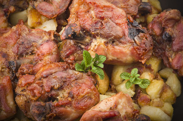 roasted chicken drumsticks with potatoes and spices