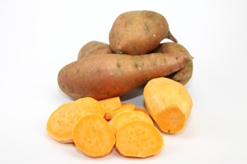 patate douce sur fond blanc