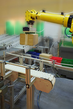 the image of automatic packing conveyor