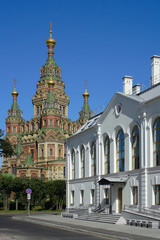 Fototapeta na wymiar Peterhof, view of the Cathedral of St. Peter and Paul