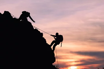Deurstickers bergbeklimmer touwklimmen © emerald_media