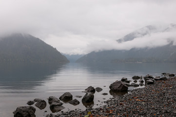 Obraz premium Misty lake in morning haze.