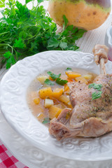 Goose - soup with red wine and thyme