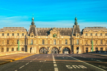 Fototapeta na wymiar Luwr, Paryż - Francja