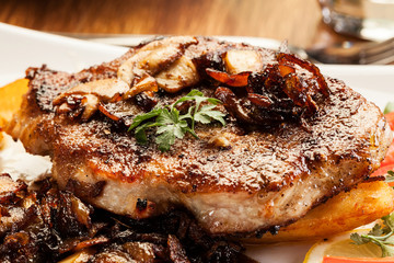 Pork chop with mushrooms and chips