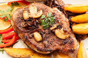 Pork chop with mushrooms and chips