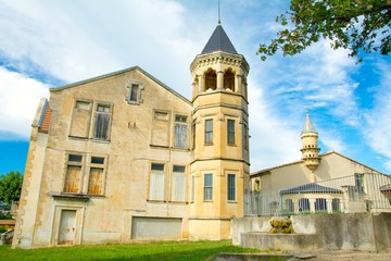 Petit château en Provence, France