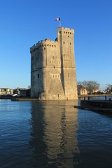 Fototapeta na wymiar Tour médiévale de la Rochelle