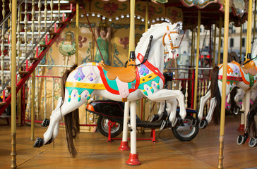 Fototapeta na wymiar Traditional Parisian merry-go-round