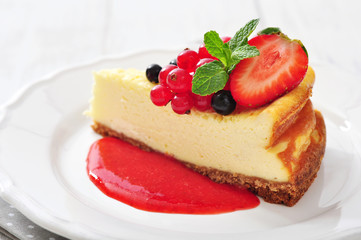 Cheesecake with fresh berries