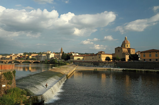 Arno river with the Pescaia di Santa Rosa