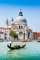 Papier Peint photo Pont du Rialto Gondole sur le Grand Canal avec Santa Maria della Salute, Venise