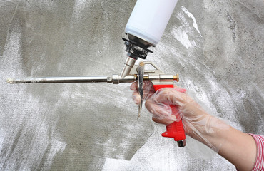 Polyurethane expanding foam glue gun applicator tool