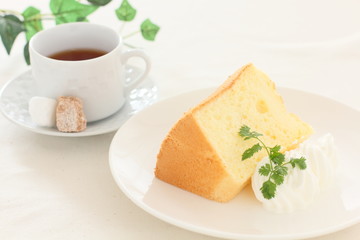シフォンケーキとコーヒー