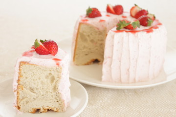 苺のシフォンケーキ