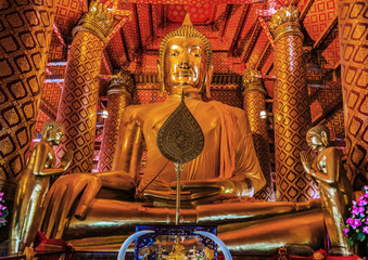 giant sitting buddha Wat Phanan Choeng temple Ayutthaya bangkok