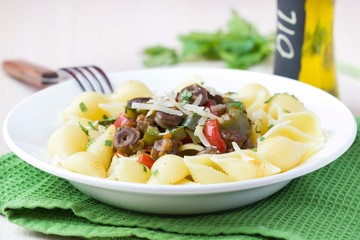 Pasta with sauce chicken hearts, vegetables, red paprica, green