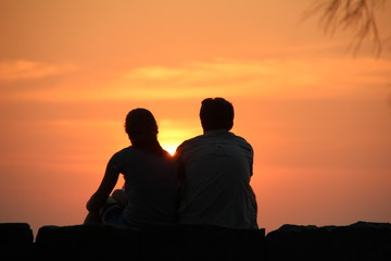 Fototapeta na wymiar romantyczna miłość w zachodzie słońca