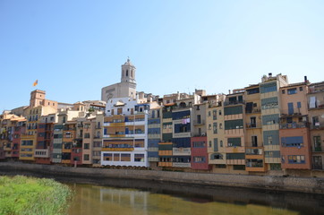Fototapeta na wymiar Girona Wiszące domy, Onar Rzeka