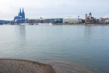Fototapeta premium cologne rhine river view