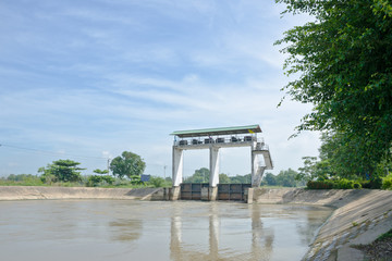 Water gate