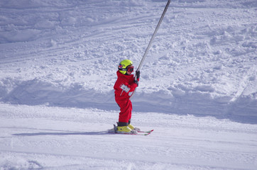 enfant sur un tire-fesses
