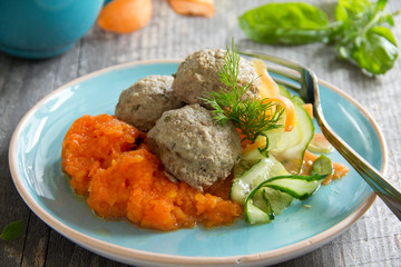 Meat dumplings with carrot puree