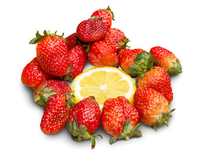 lemon slice surrounded by strawberry
