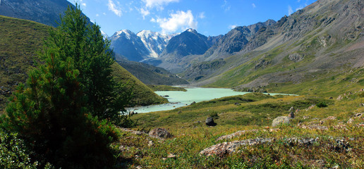 Fototapeta na wymiar Altai. Lake Karakabakskoe.