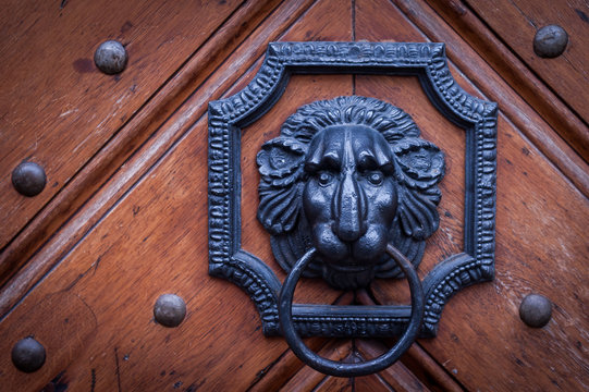 Heurtoir de porte avec tête de lion