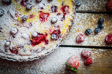 Obraz na płótnie Canvas Berry tart on wooden table