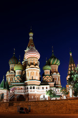 Fototapeta na wymiar Katedra Basil Błogosławiony w Moskwie w nocy