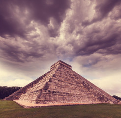 Fototapeta na wymiar Pyramid in Mexico