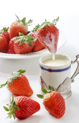 コンデンスミルクのいちご