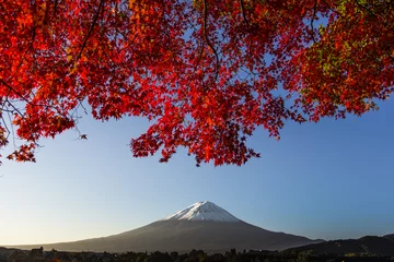 Cercles muraux Japon Mont Fuji avec feuille d& 39 automne rouge. Japon