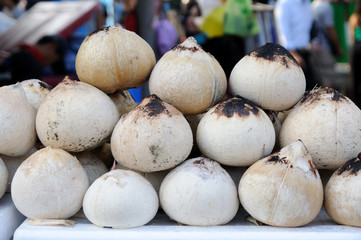 Many roasted coconuts juices, Maprow-paw.