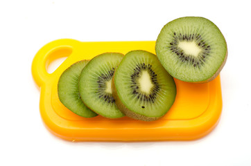 Sliced ​​kiwi on chopping board