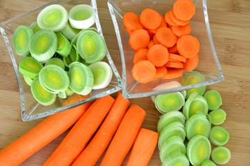 Frischer Porree und Möhren geschnitten