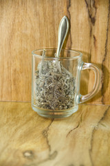 Frischer Salbei in dem Teeglas