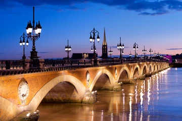 Foto op Plexiglas De Pont de pierre in Bordeaux © SergiyN